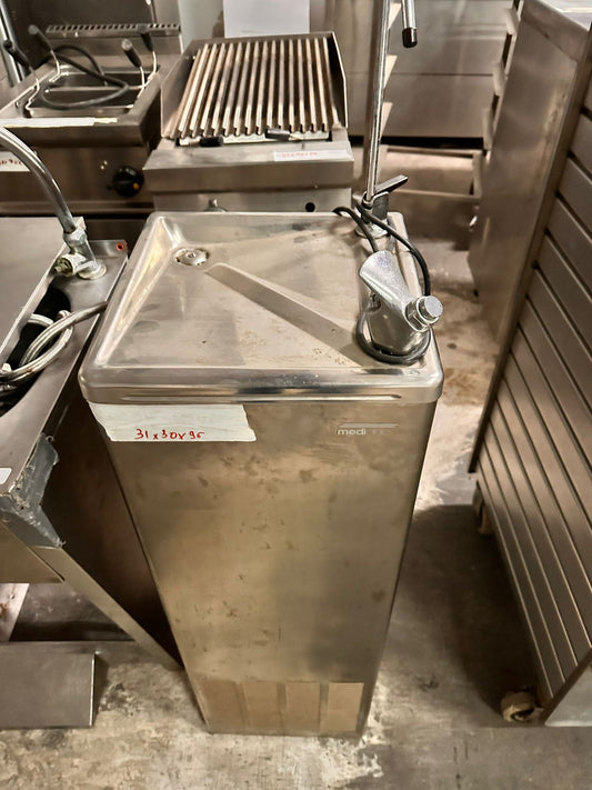 Fuente agua 30x30x95