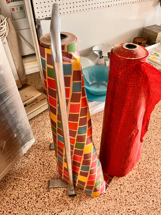 Soporte rollo papel regalo