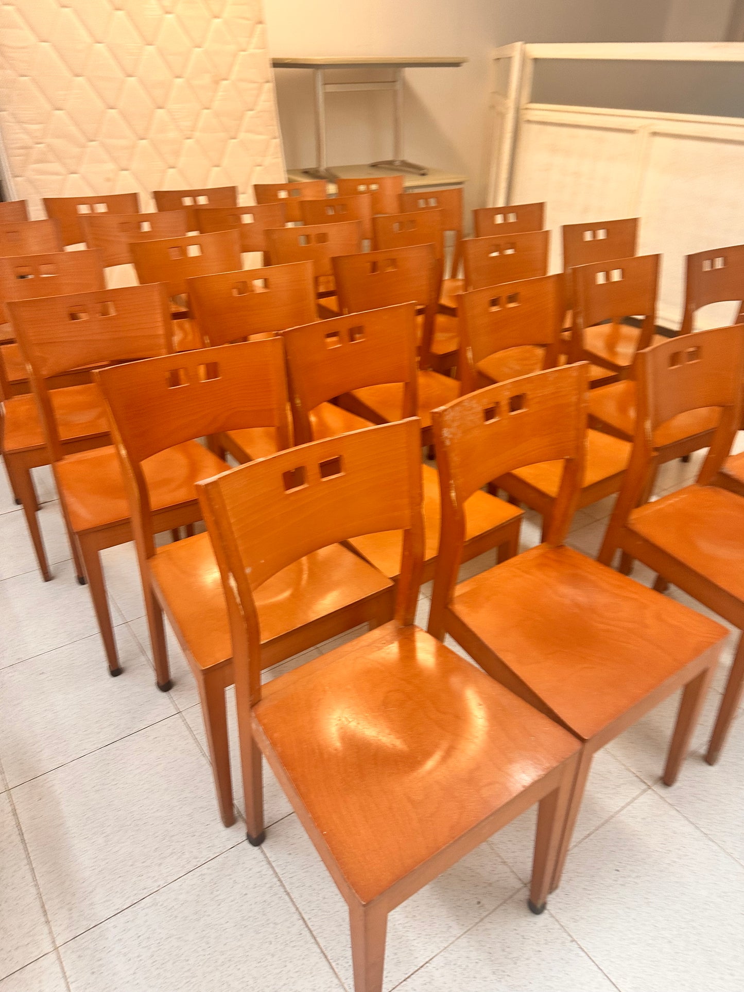 Sillas a 7€ unidad